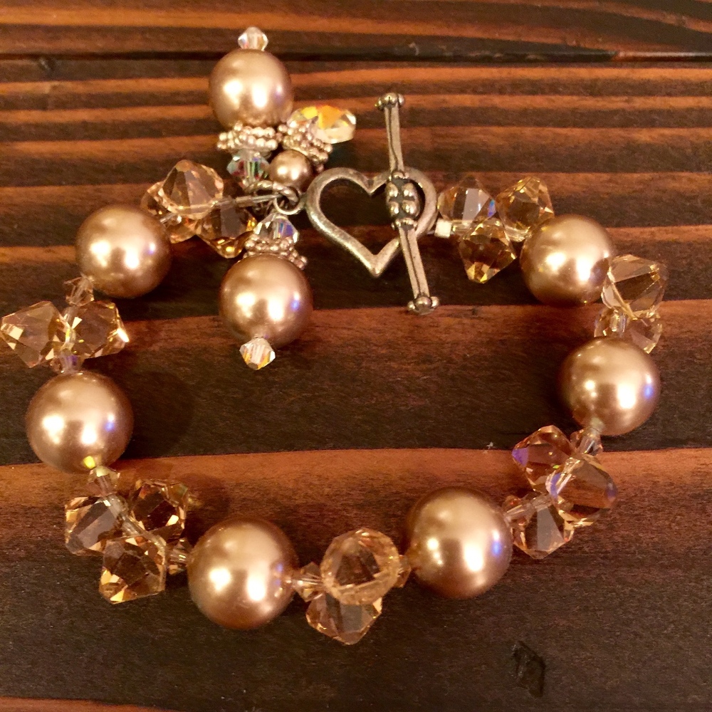 Stunning bracelet with heart clasp
